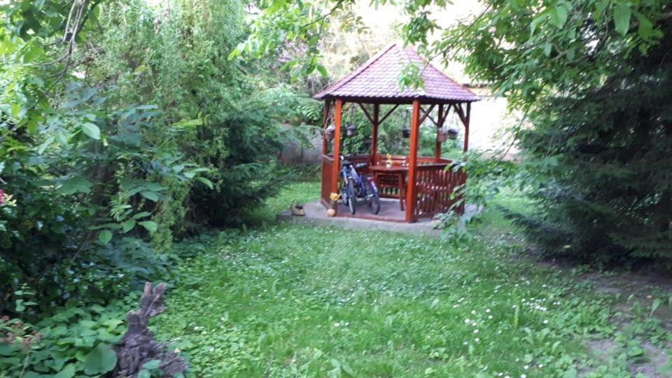 Kerekparos Es Zarandok Vendeghaz Villa Apostag Exterior foto